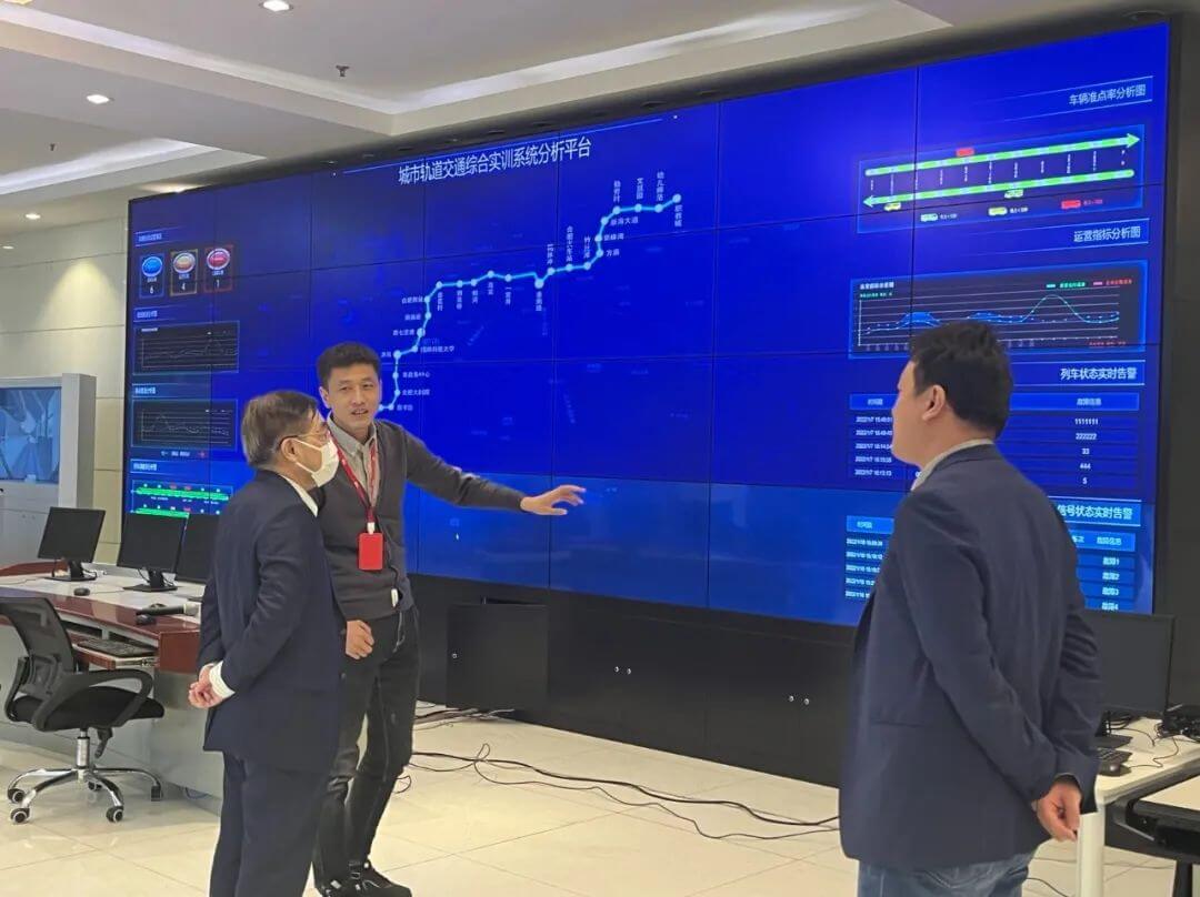 中國工業經濟聯合會黨委書記、執行副會長兼秘書長熊夢蒞臨友道科技參觀考察